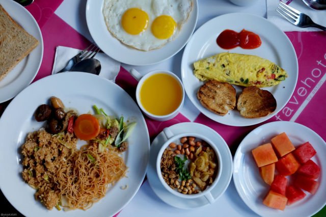 4 Jenis Menu Sarapan di Hotel Berbintang. Jangan Kaget Kalau Nggak Sama dengan Masakan Rumahan