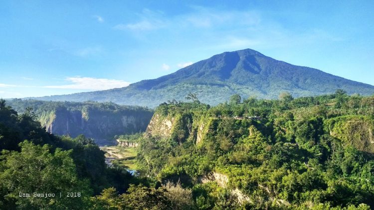 Pendaki yang Kelelahan di Gunung Singgalang Justru Dicabuli Temannya Sendiri. Kok Tega Banget Sih!