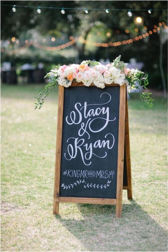 12+ Inspirasi Wedding Sign Gaya Rustic untuk Pernikahan. Lebih dari Sekadar Penanda Tamu Undangan!