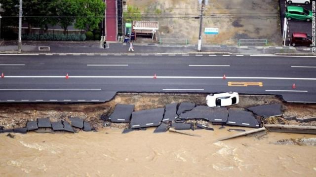 12 Potret Dahsyatnya Cuaca Ekstrem di Jepang Beberapa Hari Terakhir, Angin Topan Sampai Gempa Besar