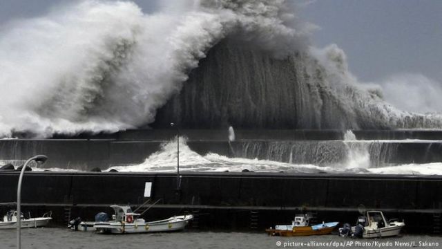 12 Potret Dahsyatnya Cuaca Ekstrem di Jepang Beberapa Hari Terakhir, Angin Topan Sampai Gempa Besar