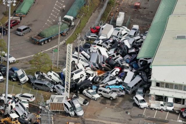 12 Potret Dahsyatnya Cuaca Ekstrem di Jepang Beberapa Hari Terakhir, Angin Topan Sampai Gempa Besar