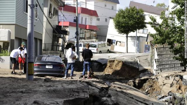 12 Potret Dahsyatnya Cuaca Ekstrem di Jepang Beberapa Hari Terakhir, Angin Topan Sampai Gempa Besar