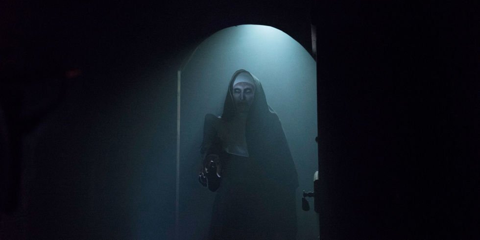 [Review] The Nun: 6 Hal yang Bikin Film ini Dianggap Seram dan Ngagetin. Merem-Melek deh Nontonnya~