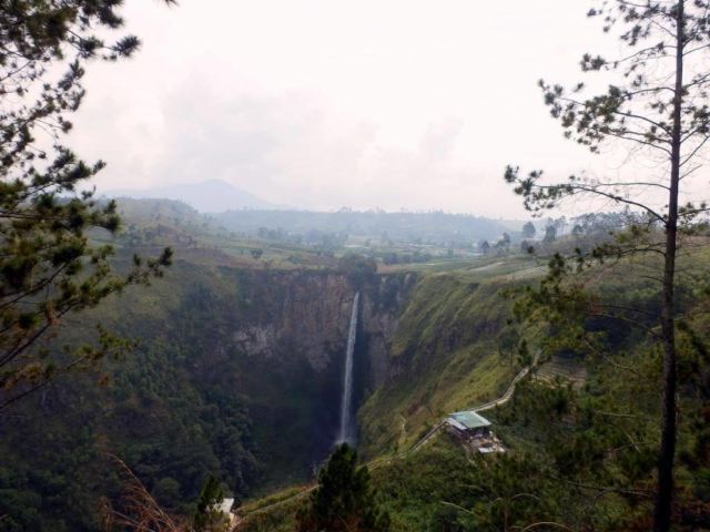 Panduan Backpacker 2 Hari 1 Malam ke Danau Toba dengan Budget 500 Ribuan. Yuk Cobain Liburan ke Sana!