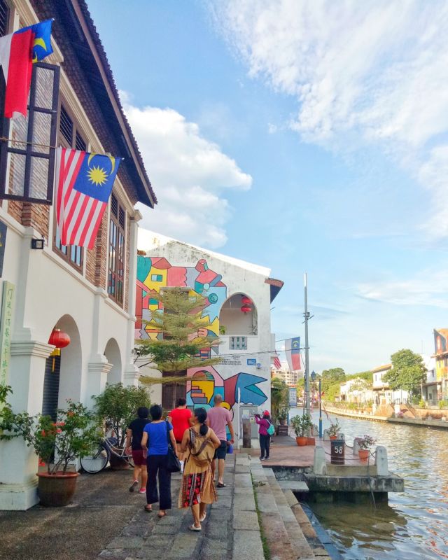 Jelajahi Deretan Mural di Kota Melaka yang Ngehits. Warna-warni dan Instagramable Abis!