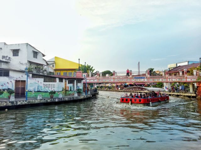 Jelajahi Deretan Mural di Kota Melaka yang Ngehits. Warna-warni dan Instagramable Abis!