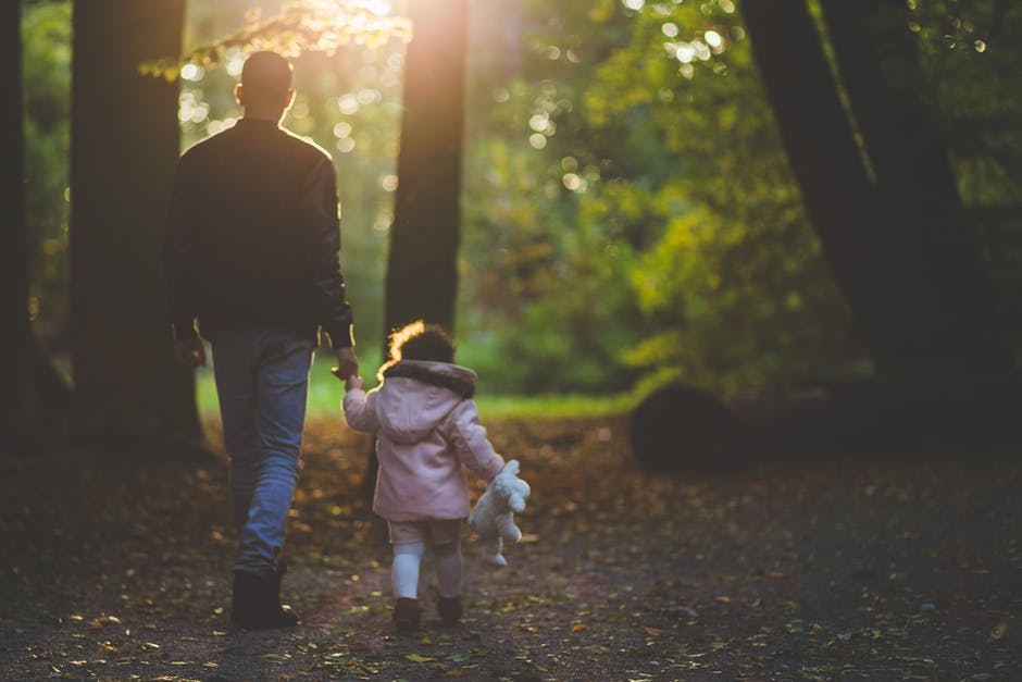 5 Hal yang Membuktikan Cinta Ayah ke Anaknya itu Besar, Membuat Beliau Rela Melakukan Apa Saja