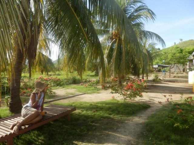 Pengalaman Seru Tinggal di Pulau Pribadi. Kerjaannya Cuma Berenang, Berjemur dan Santai di Pantai