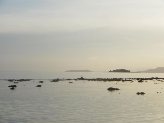 Pengalaman Seru Tinggal di Pulau Pribadi. Kerjaannya Cuma Berenang, Berjemur dan Santai di Pantai