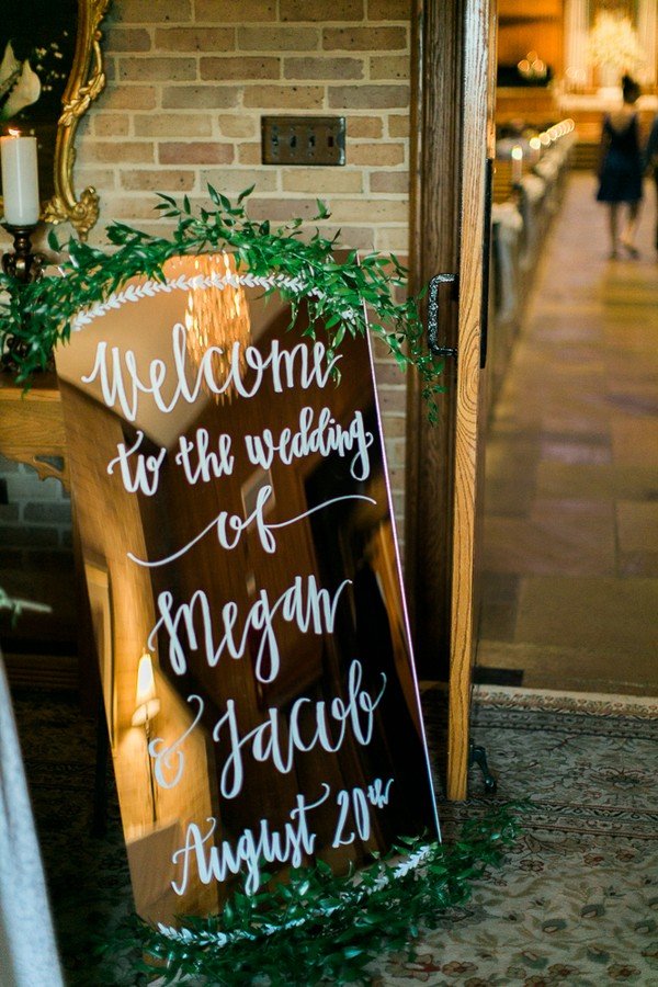 12+ Inspirasi Wedding Sign Gaya Rustic untuk Pernikahan. Lebih dari Sekadar Penanda Tamu Undangan!