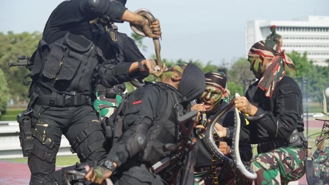 10 Potret Latihan Kopassus RI yang Mirip di Neraka. Pantas Saja Jadi Pasukan Elit yang Disegani