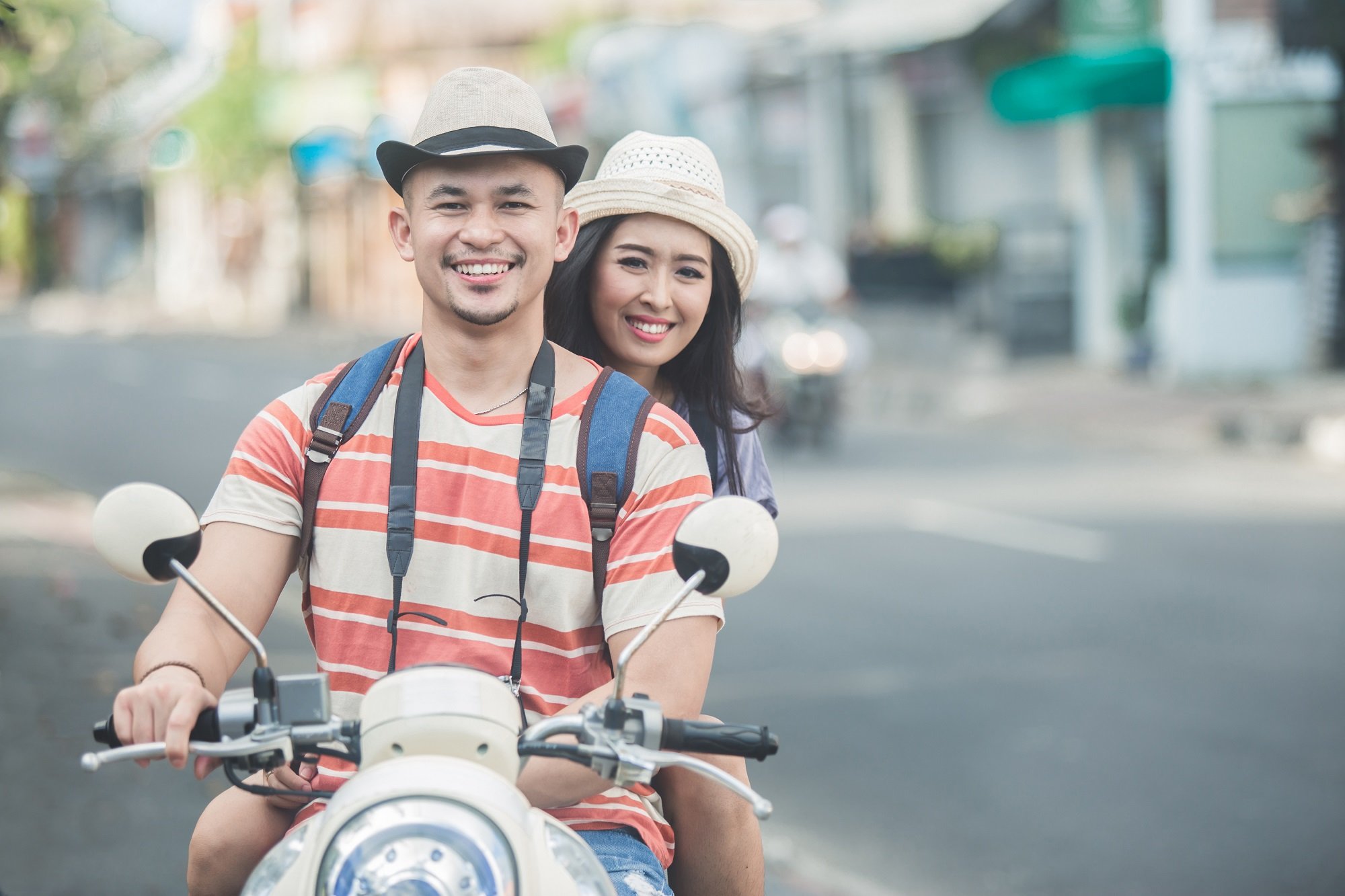 7 Drama Ini Cuma Dialami yang Pacaran Naik Motor. Kocak Sih, Tapi Bisa Dikenang Sampai Tua Lho