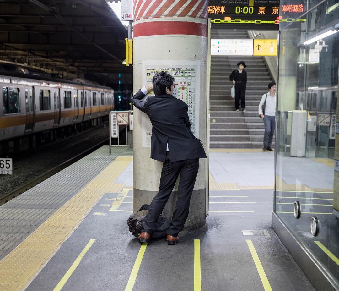 Kebiasaan ‘Inemuri’ Jadi Solusi Tidur di Tengah Jepang yang Gila Kerja. Tidur Sembarangan Dimaklumi