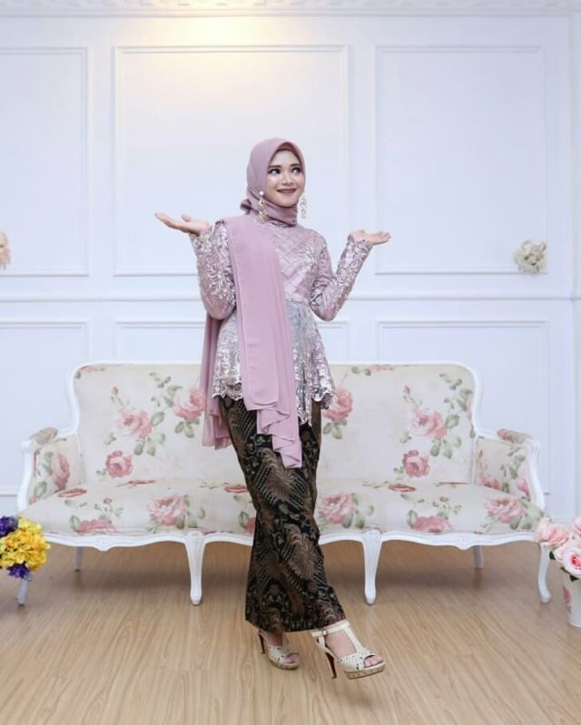 15+ Kebaya Hijab dengan Jahitan Unik di Pundak dan Dada. Psst, Dijamin Beda!