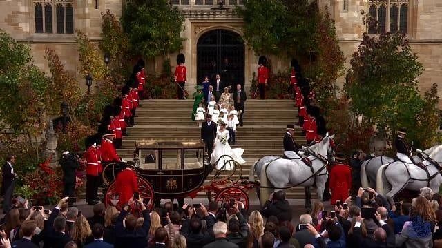 Detail Pernikahan Putri Eugenie dari Inggris dengan Gaun Pengantinnya yang Mengekspos Bekas Luka