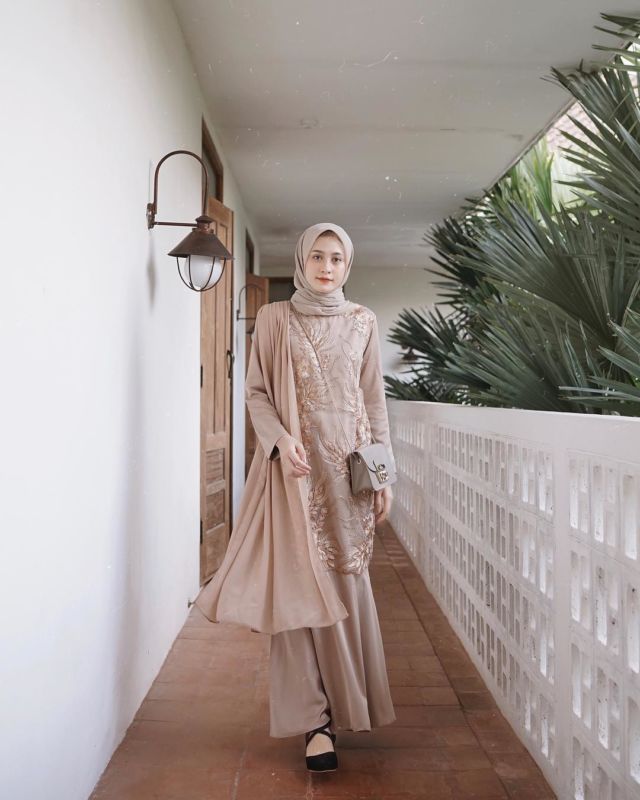 15+ Kebaya Hijab dengan Jahitan Unik di Pundak dan Dada. Psst, Dijamin Beda!