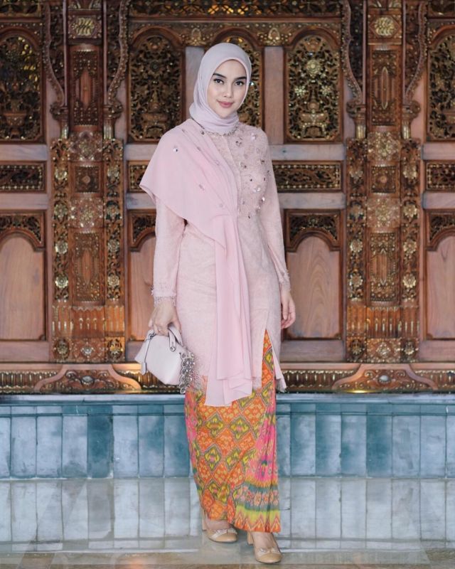 15+ Kebaya Hijab dengan Jahitan Unik di Pundak dan Dada. Psst, Dijamin Beda!