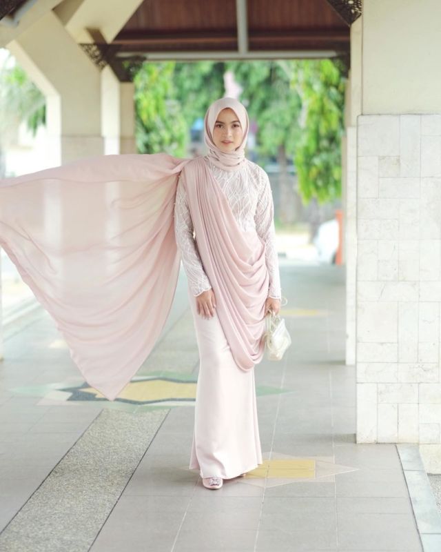 15+ Kebaya Hijab dengan Jahitan Unik di Pundak dan Dada. Psst, Dijamin Beda!