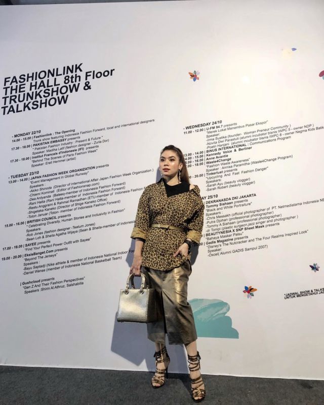 Deretan OOTD Para Penonton JFW 2019 yang Nggak Kalah Modis. Paling Santai Kayak Apa Ya?