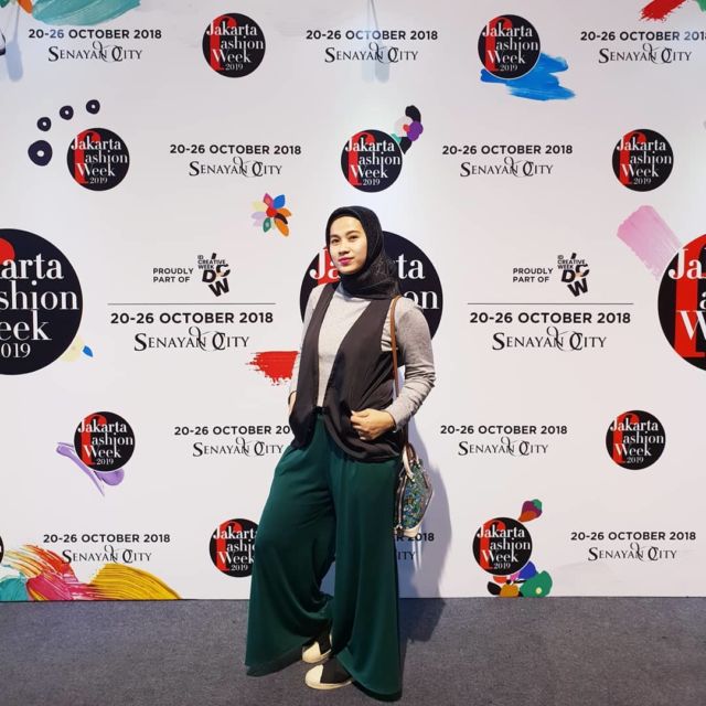 Deretan OOTD Para Penonton JFW 2019 yang Nggak Kalah Modis. Paling Santai Kayak Apa Ya?