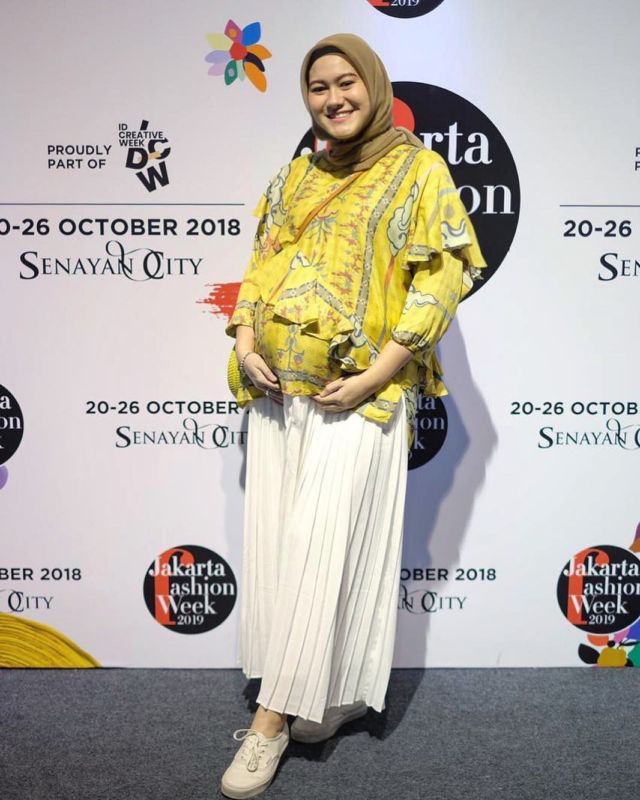 Deretan OOTD Para Penonton JFW 2019 yang Nggak Kalah Modis. Paling Santai Kayak Apa Ya?