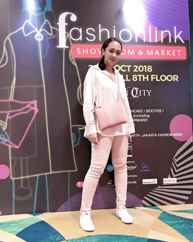 Deretan OOTD Para Penonton JFW 2019 yang Nggak Kalah Modis. Paling Santai Kayak Apa Ya?