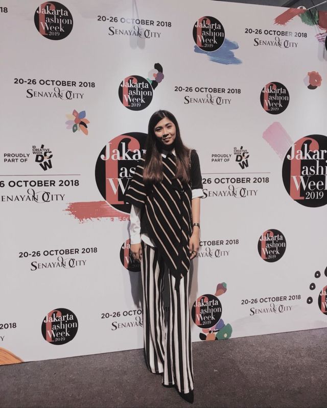 Deretan OOTD Para Penonton JFW 2019 yang Nggak Kalah Modis. Paling Santai Kayak Apa Ya?