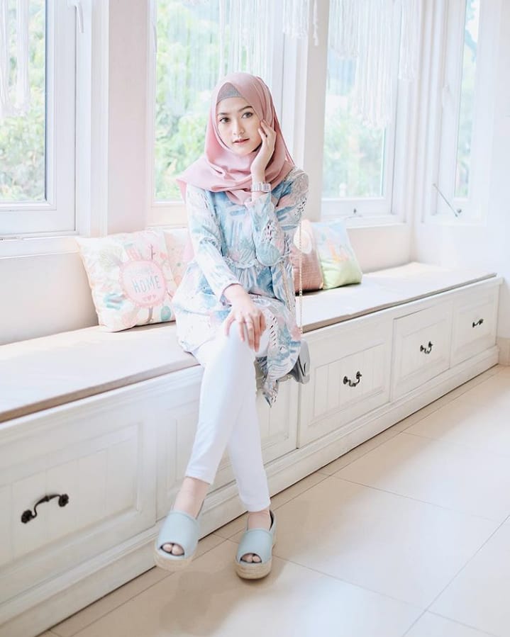 Sontek 12+ Cute Fashion Style Ala Selebgram dan Beauty Vlogger Sari Endah Pratiwi @saritiw Ini Yuk!