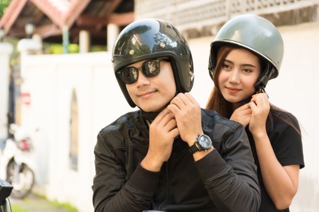 7 Drama Ini Cuma Dialami yang Pacaran Naik Motor. Kocak Sih, Tapi Bisa Dikenang Sampai Tua Lho