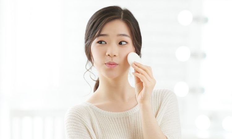 7 Tips Jitu dan Mudah Raih Wajah 'Cloudless Skin', Tren Kulit Sehat Terbaru di Korea yang Wajib Dicoba!