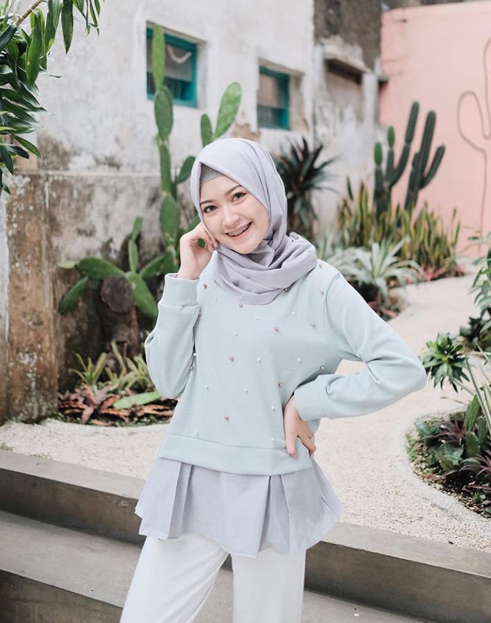 Sontek 12+ Cute Fashion Style Ala Selebgram dan Beauty Vlogger Sari Endah Pratiwi @saritiw Ini Yuk!