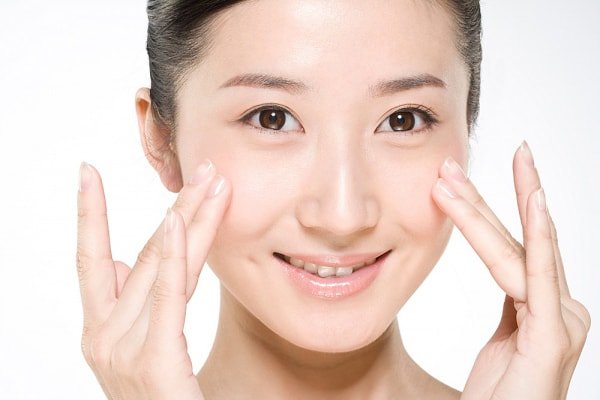 7 Tips Jitu dan Mudah Raih Wajah 'Cloudless Skin', Tren Kulit Sehat Terbaru di Korea yang Wajib Dicoba!