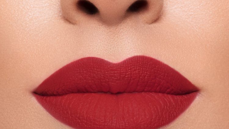 Make Lipstick Harus Touch Up Terus? Udah Gak Zaman! Yuk Beralih ke Lipstick Matte Anti Luntur!