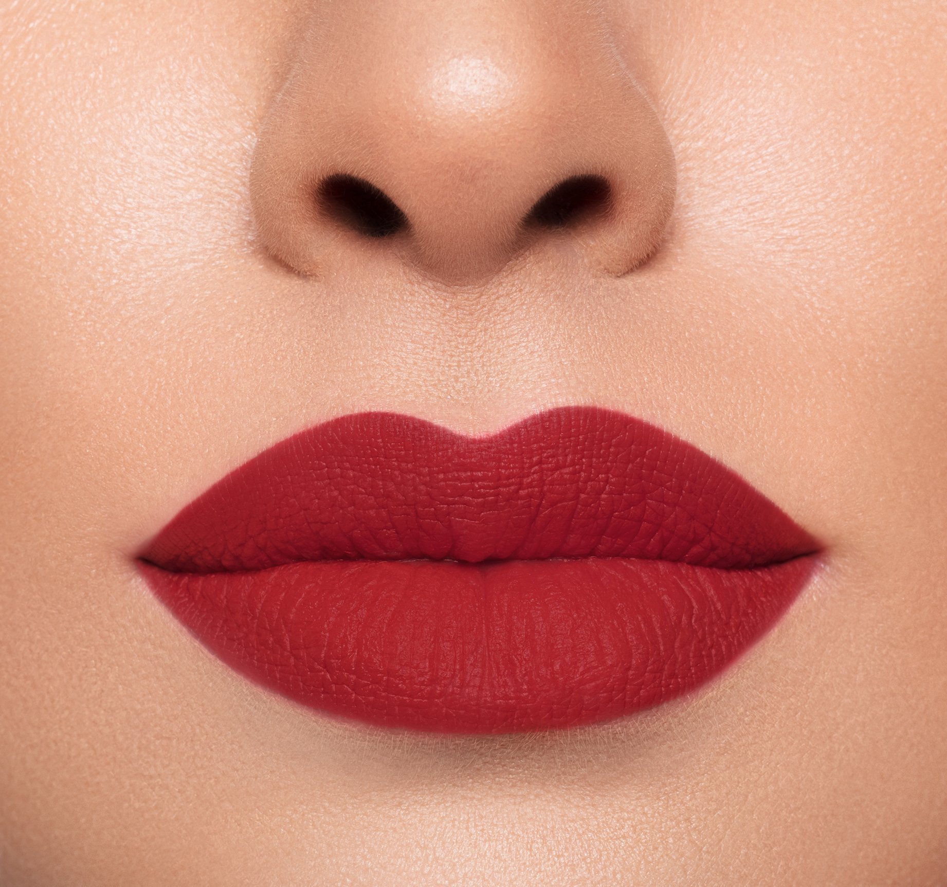 Make Lipstick Harus Touch Up Terus? Udah Gak Zaman! Yuk Beralih ke Lipstick Matte Anti Luntur!