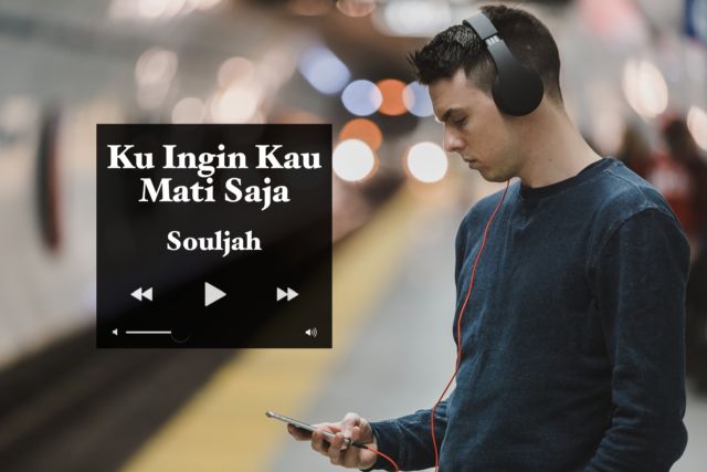 7 Lagu Bersyair Lucu yang Bisa Kamu Dengarkan Waktu Lagi Nunggu. Biar Nggak Bosen