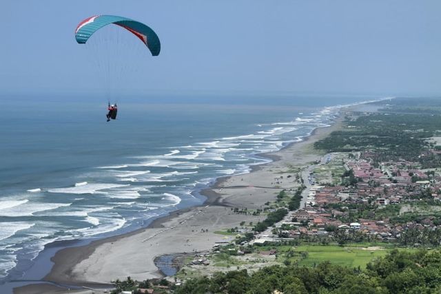 Paragliding Parangtritis