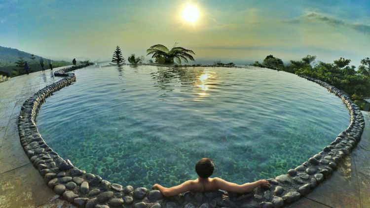 7 Kolam Renang yang Instagramable di Semarang. Mulai dari Kolam Renang Alami Sampai Infinity Pool!