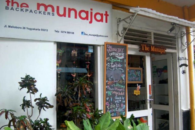 the munajat backpaker