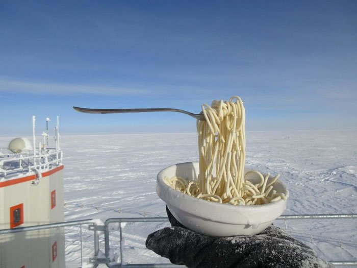 Pengen Tahu Rasanya Memasak di Antartika yang Suhunya -80 Derajat? Foto-Foto Ini Jawabannya!