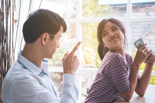 10+ Pendapat Mereka Tentang Sistem Kelola Uang Bersama Pasca Nikah. Suami atau Istri Nih yang Pegang Kendali?