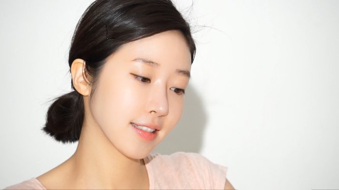 7 Tips Jitu dan Mudah Raih Wajah 'Cloudless Skin', Tren Kulit Sehat Terbaru di Korea yang Wajib Dicoba!