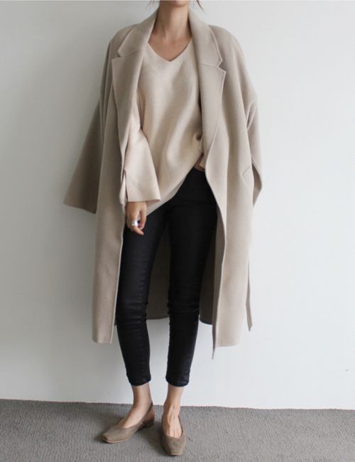 ayo pakai long coat atau cardigan biar keliatan feminim