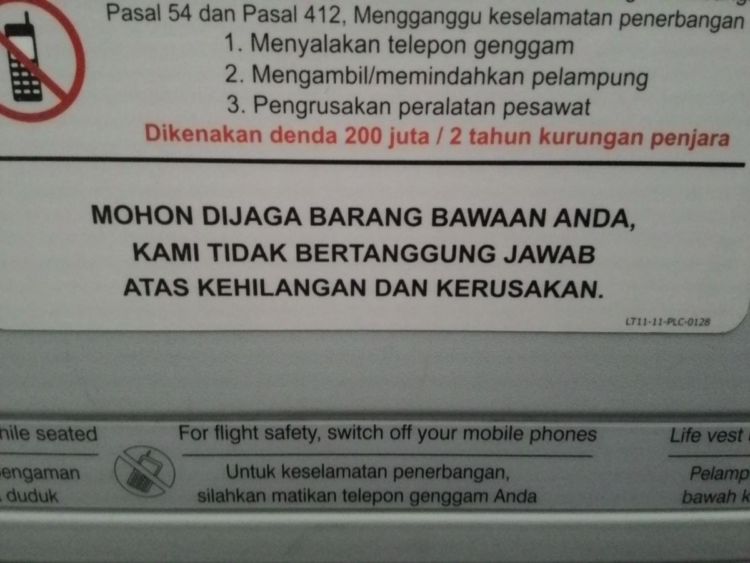 4 Fakta Seputar Penggunaan Ponsel yang Dilarang Selama Bepergian Menggunakan Pesawat