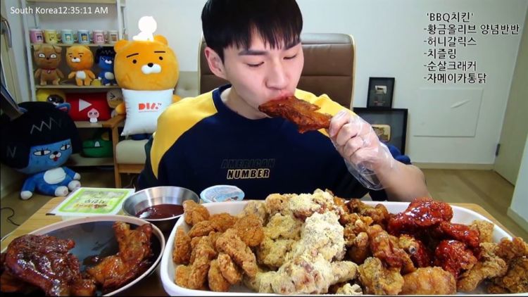 Seluk Beluk Mukbang yang Jadi Tren di Korea Selatan Bahkan di Dunia. Katanya Sempat Dilarang lo