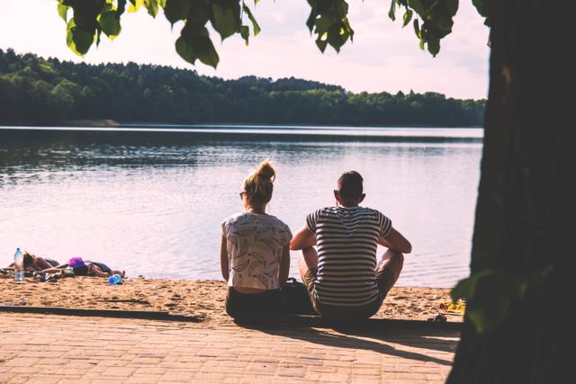 6 Hal yang Perlu Dipahami dalam Menghadapi Cowokmu yang Tak Romantis, Demi Hubungan Berjalan Manis