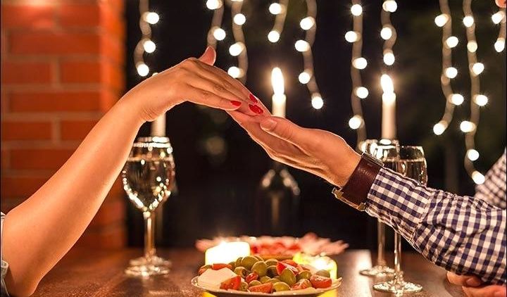 5 Dekorasi Lilin Cantik Ini, Bikin Dinner Kamu Bareng Doi Makin Romantis