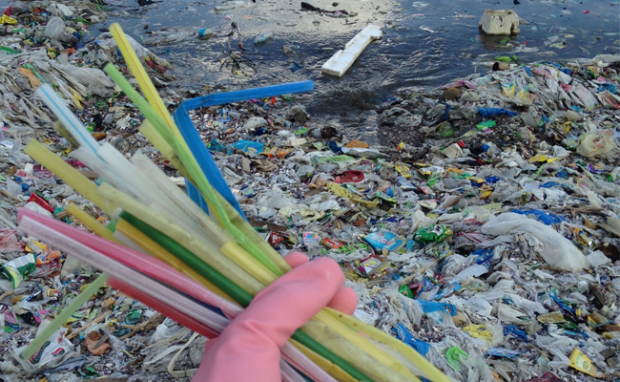 Bisakah Kamu Hidup Tanpa Benda-Benda Ini? 7 Produk Plastik Ini Mulai Dilarang di Mana-mana Lho