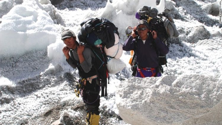 Tak Ada Orang yang Bisa Mendaki Everest Tanpa Mereka, Begini 12 Fakta di Balik Kehidupan Sherpa