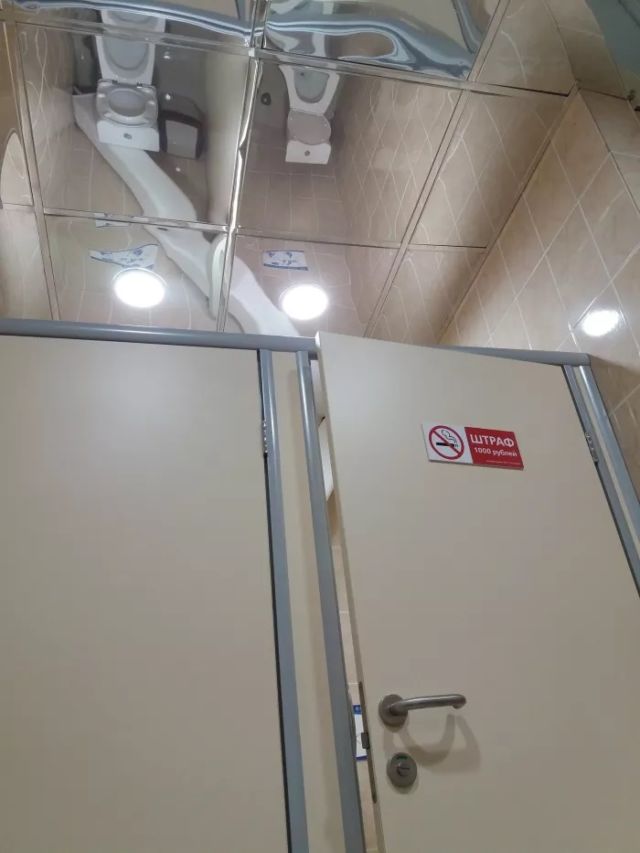 Buang Air di 11 Toilet ini, Kenyamananmu Bakal Diuji Banget. Desainnya Gokil bin Kocak sih! :D